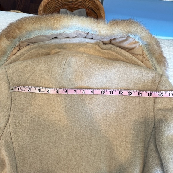 COPY - Vintage wool coat with fur trim - Picture 4 of 13